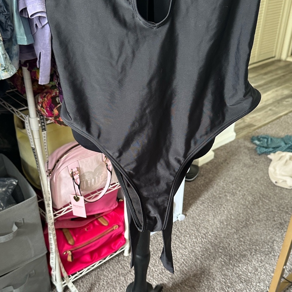 Black Plunging Neckline One-Piece Swimsuit size medium - Picture 4 of 7